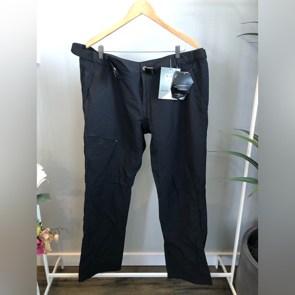 Black Men's Cargo Pants with Utility Pockets